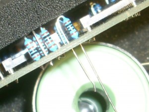 DSCI0013.JPG (1.51 MiB) 18474 mal betrachtet Bauteil einsetzen und oben mit einen Schwamm oder ähniches Fixieren um ein Herausfallen zu vermeiden.