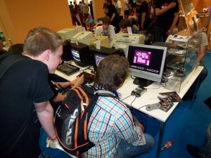 Megasokoban.jpg (338.69 KiB) 15983 mal betrachtet Uzebox Zocker auf der Gamescom