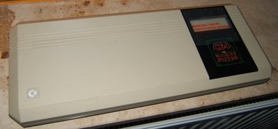 Leergehäuse des C64 Game Systems.