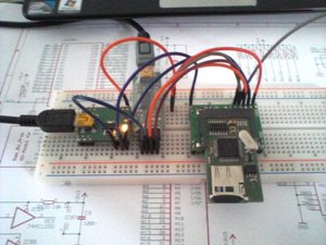 Aufgeräumtere Breadboardmontage. CP/M-Stöpsel Computerchen.