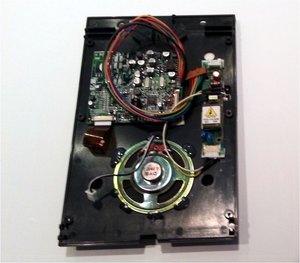 arcadi_drv_small.jpg (154.7 KiB) 16601 mal betrachtet TFT Treiberboard und Lautsprecher montiert...