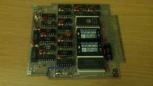 2014-06-08_00-10-19_852.jpg (1.21 MiB) 14033 mal betrachtet Eine Brücke für /WR. Die Verbindung wurde zwischen EPROM und 1. NVRAM getrennt (unter EPROM).