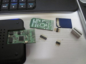 Arduinchen im SD-Karten/-Modulschacht eines Elderberry µC